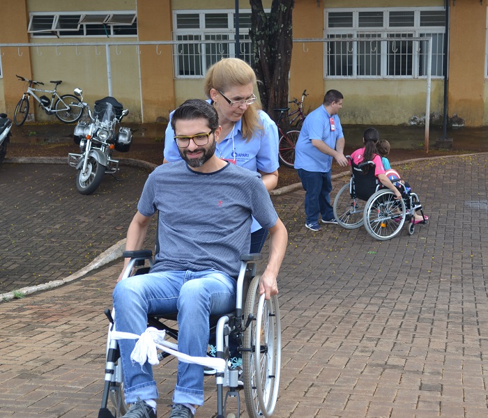 O minicurso sobre acessibilidade é conduzido pelos servidores Danilo Oliveira e Thaise Liara, com colaboração da Associação dos Paraplégicos de Uberlândia (Aparu)